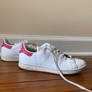 Pink and white Adidas Stan Smith’s